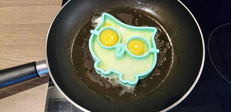 Egg Frying In Owl Shaped Mould