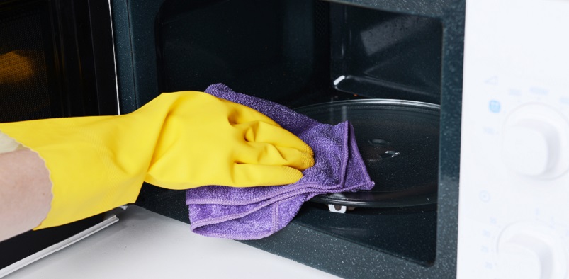 Cleaning Inside Microwave Oven