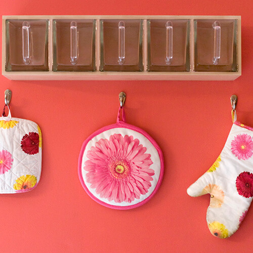 Hanging Flowery Oven Mit And Pot Holder