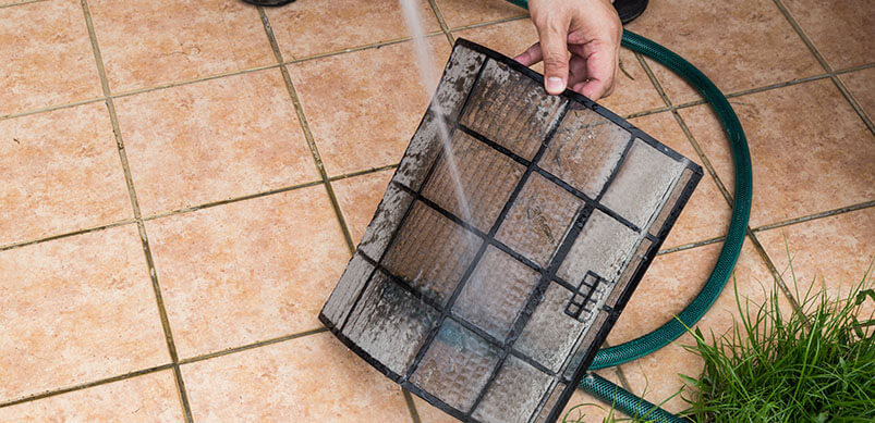 Cleaning Dust Filters With Water