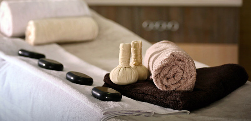 Spa Bed And Towels 